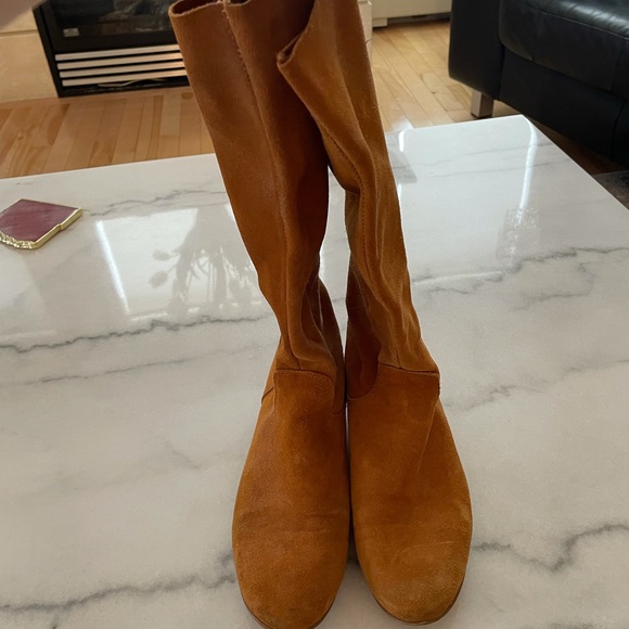 Size 8 Aldo suede shoes - Picture 4 of 4